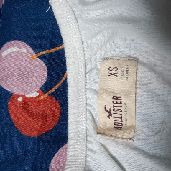 Bundle of 2 Hollister Tops - Picture 3 of 5